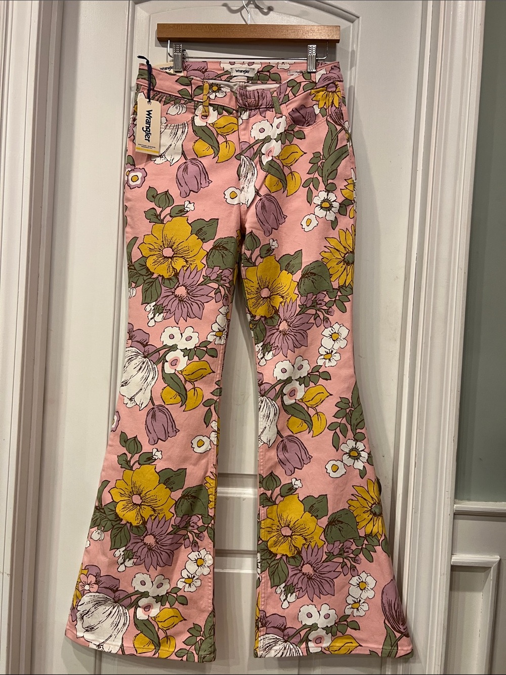 Wrangler Pink Floral Flare Jeans 30x32 - Picture 4 of 9